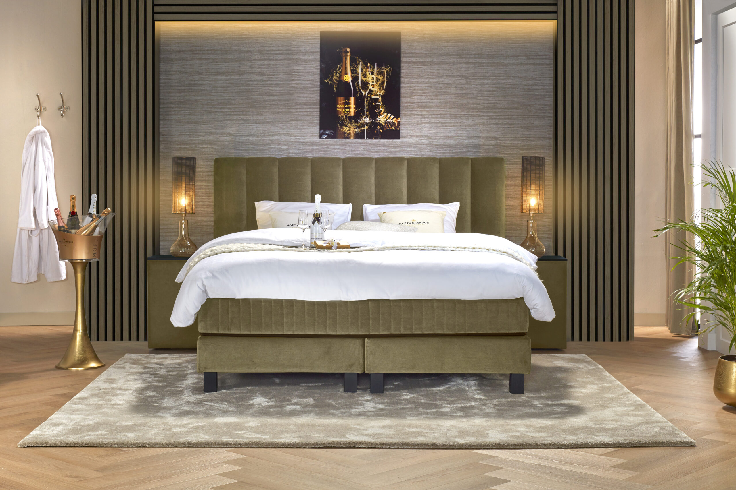 Chandon sfeer opgemaakt_maldiv_oil green hotel boxspring Serta Chandon Oil Green