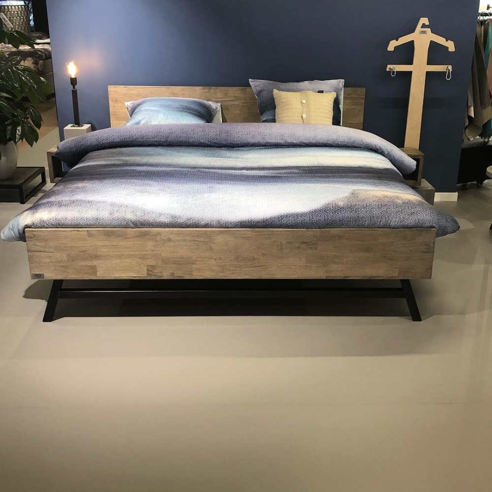 Steel-and-Stockings-Viggo-laag