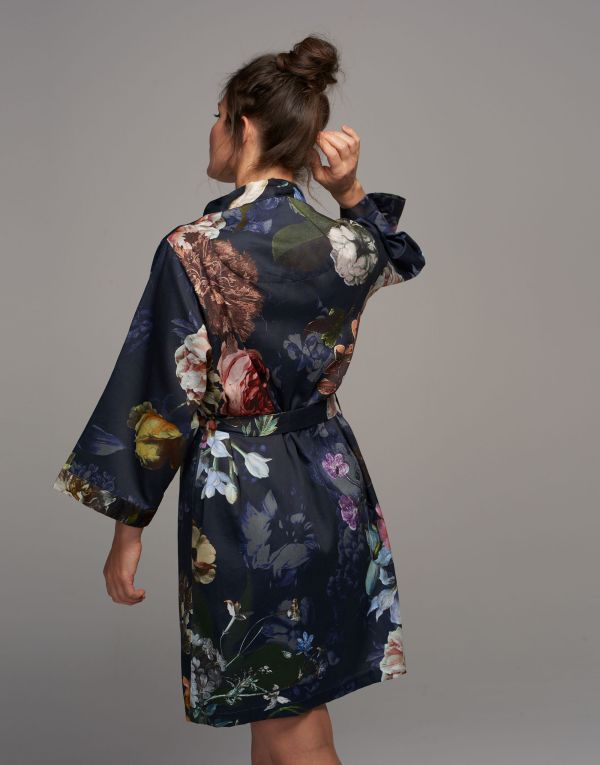 fleur_kimono_nightblue_401055_321_169_lr_s4_p Luxe Essenza Night Blue kimono van katoen satijn voor stijlvolle homewear