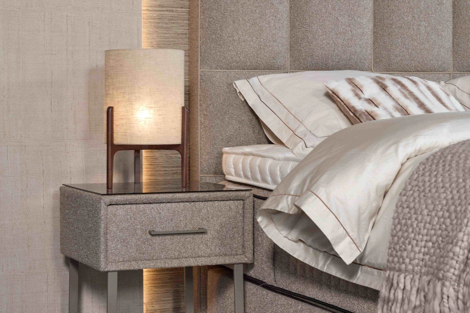 Luxe slaapkamer met de Serta Magnum Celebrations boxspring Luxe meubelstof en verfijnde afwerking van de Serta Magnum Celebration