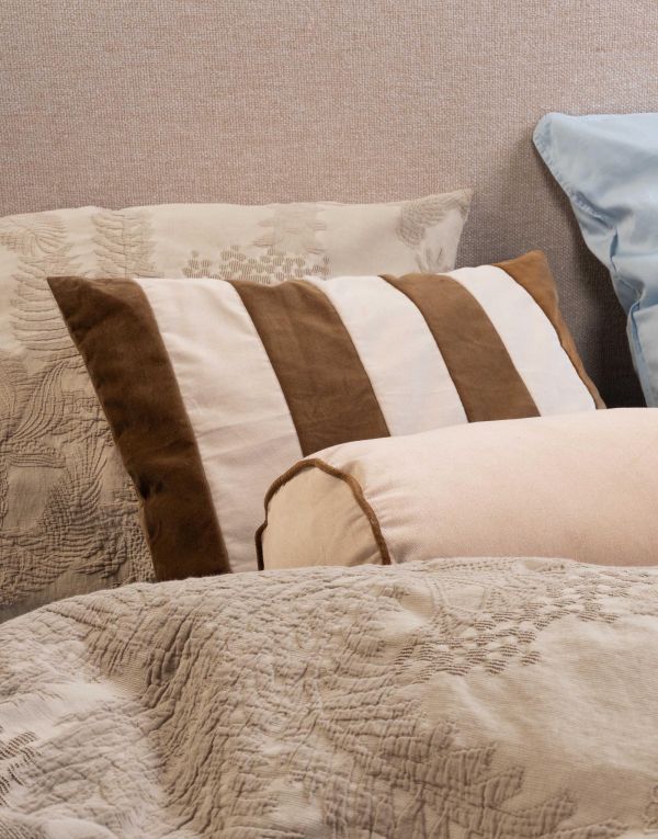 palma_duvet_cover_taupe_102786_199_lr_d2_p Essenza Palma hotel chique taupe katoen satijn dekbedovertrek met palmblad dessin