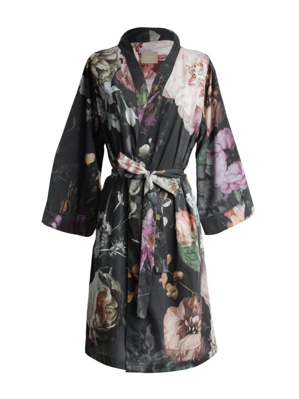sarai_fleur_festive_kimono_blooming_black_100838_561_lr_pf1_p Luxe zwarte Essenza kimono van katoen satijn voor stijlvolle homewear